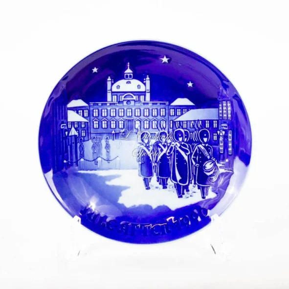 Fronte del piatto con decoro blu — Piatto Natale Bing & Grøndahl 1990.