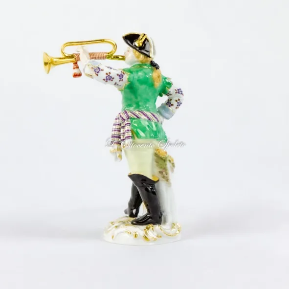 Statuina Meissen Cacciatore con trombone.