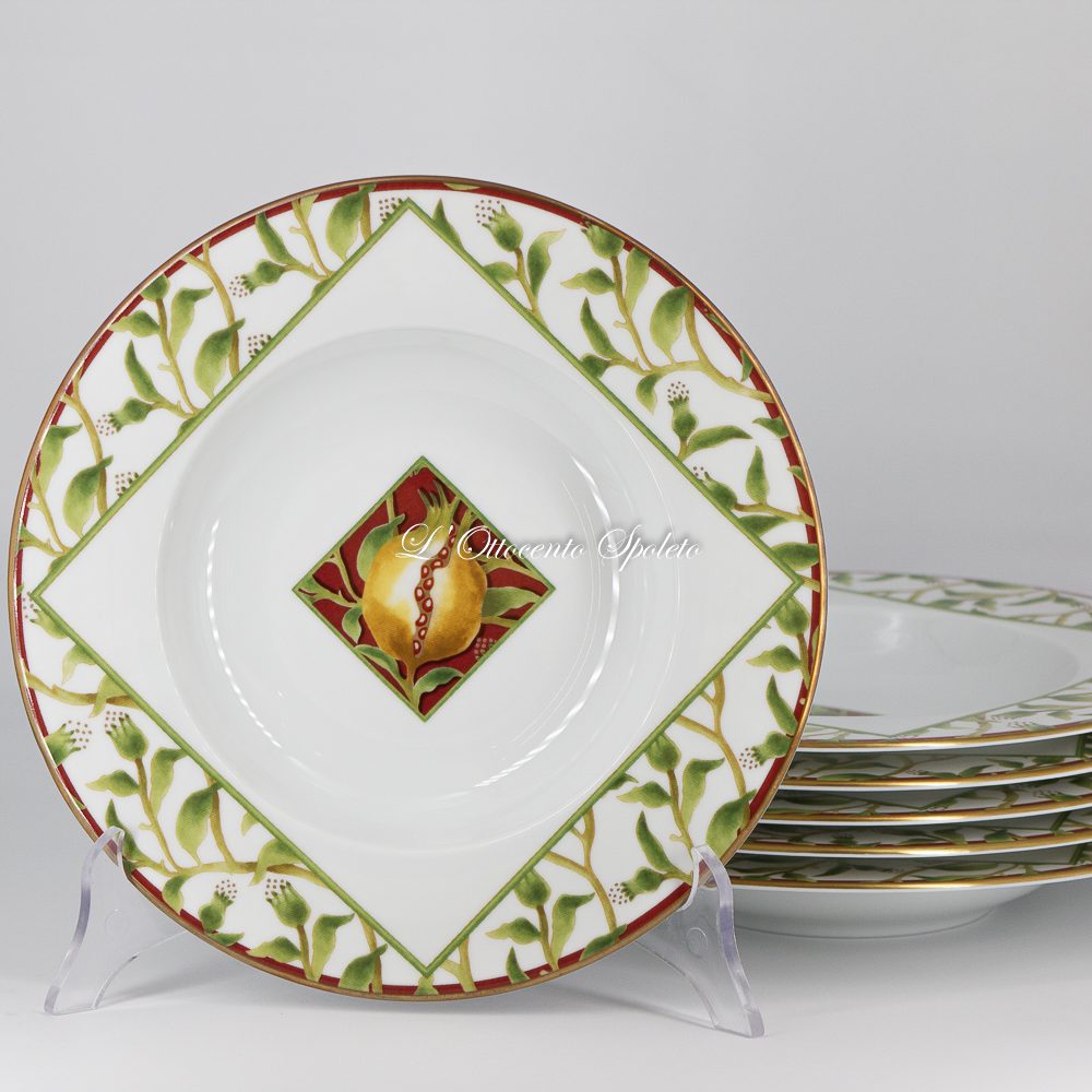 Set di 6 piatti fondi Richard Ginori Melograno di Gian Battista Vannozzi in porcellana con bordo in oro zecchino, diametro 25 centimetri