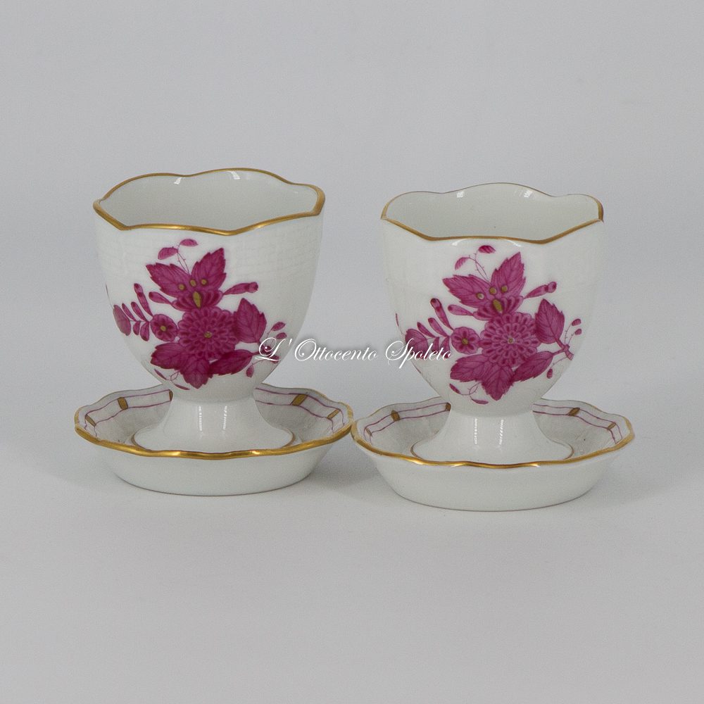 Coppia di portauova Herend Apponyi Rosa in porcellana dipinta a mano con bordo e inserti in oro zecchino.