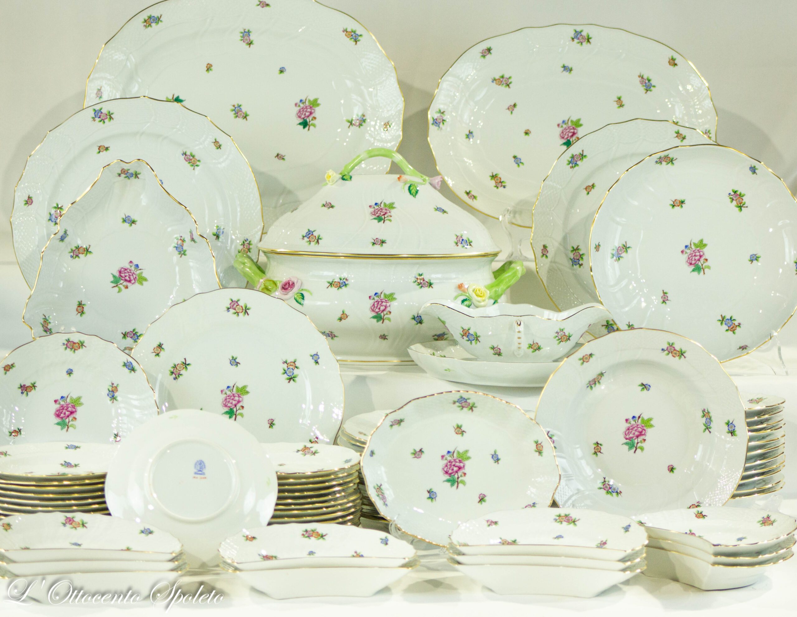 Servizio da pranzo Herend Eton Multicolor per 12 persone con fiore rosa e finiture in oro zecchino