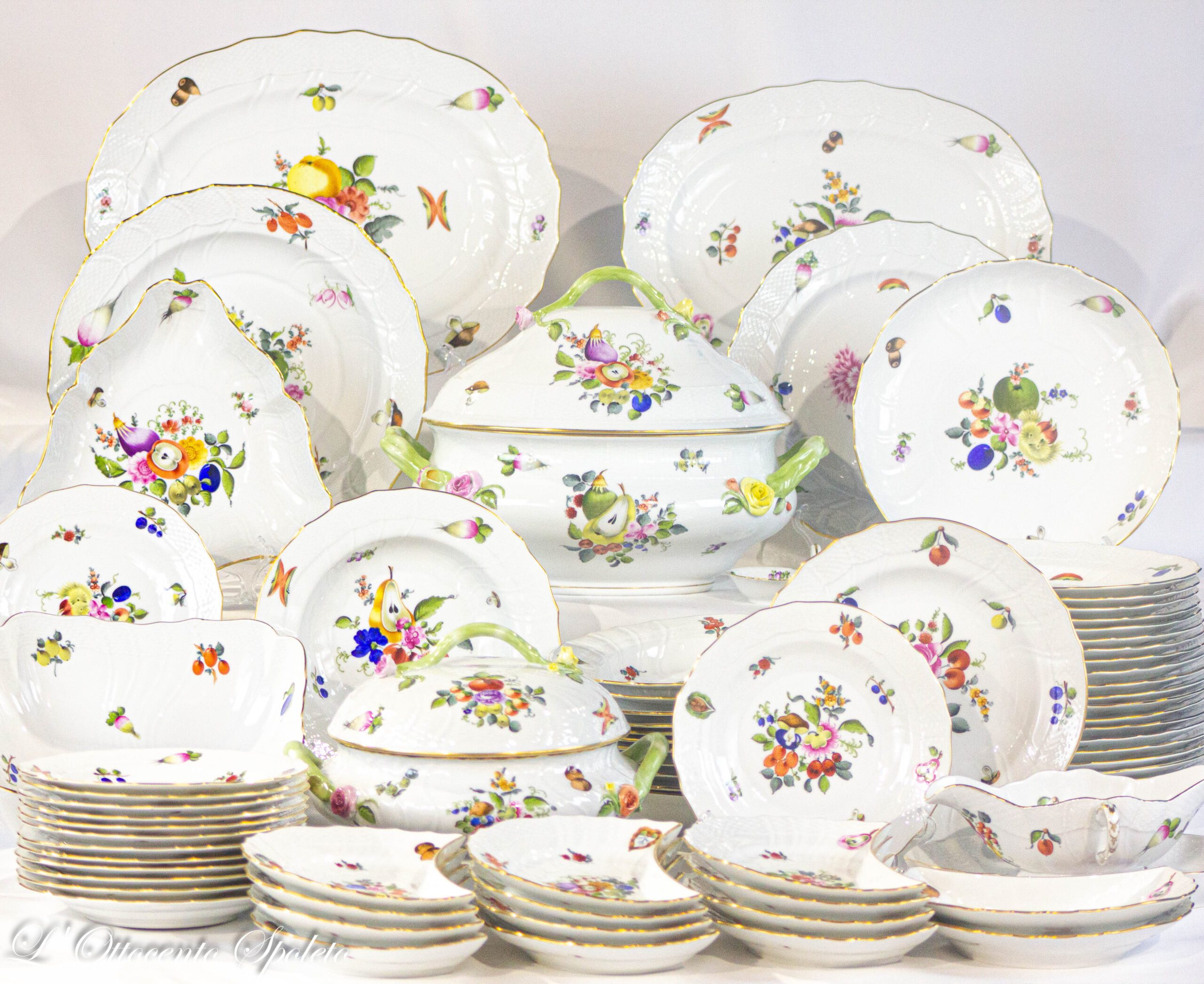 Servizio da pranzo Herend Bouquet des Fruits 71 pezzi per 12 persone con zuppiera e finiture in oro zecchino