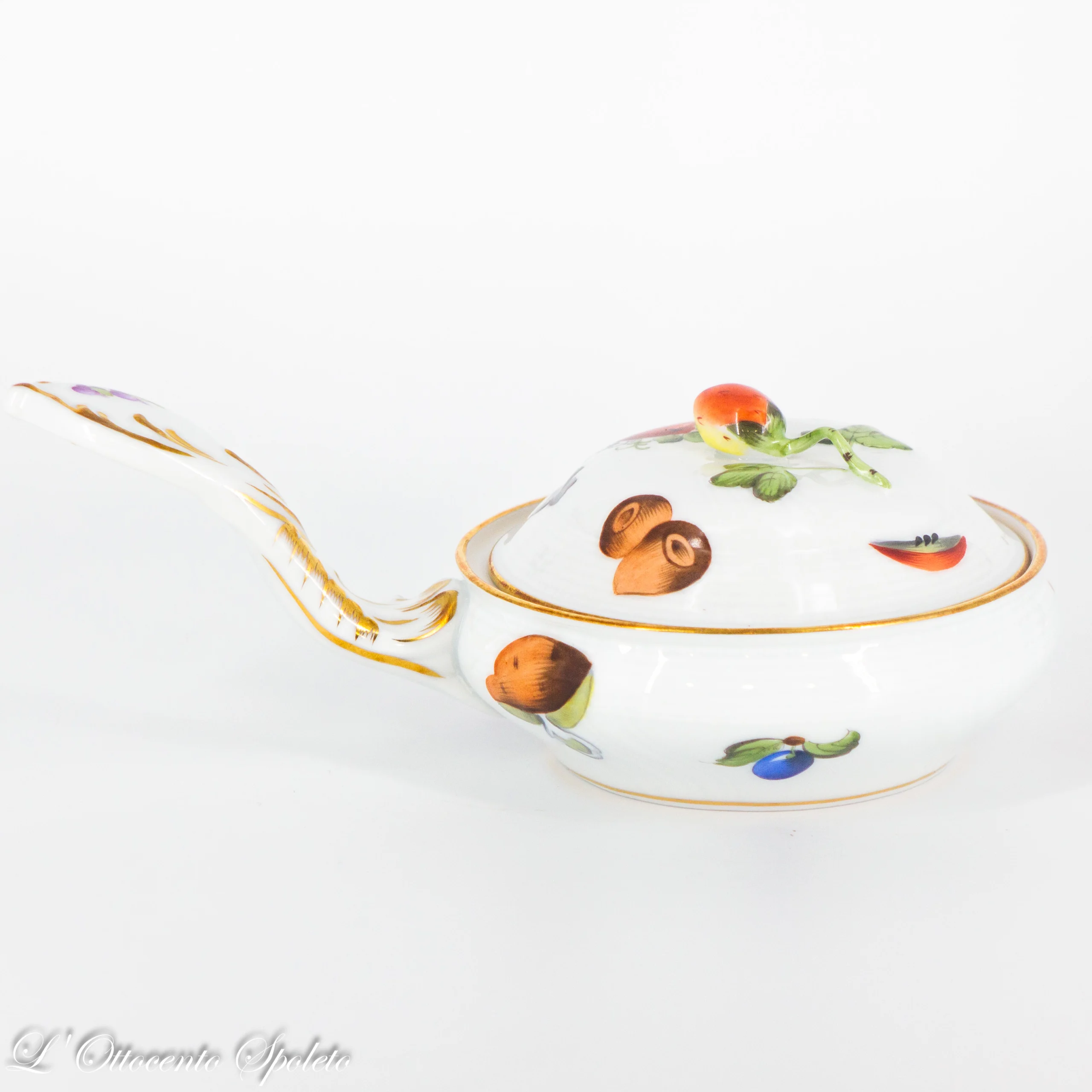Lato opposto della tazza Herend Bouquet de Fruits con coperchio e lungo manico