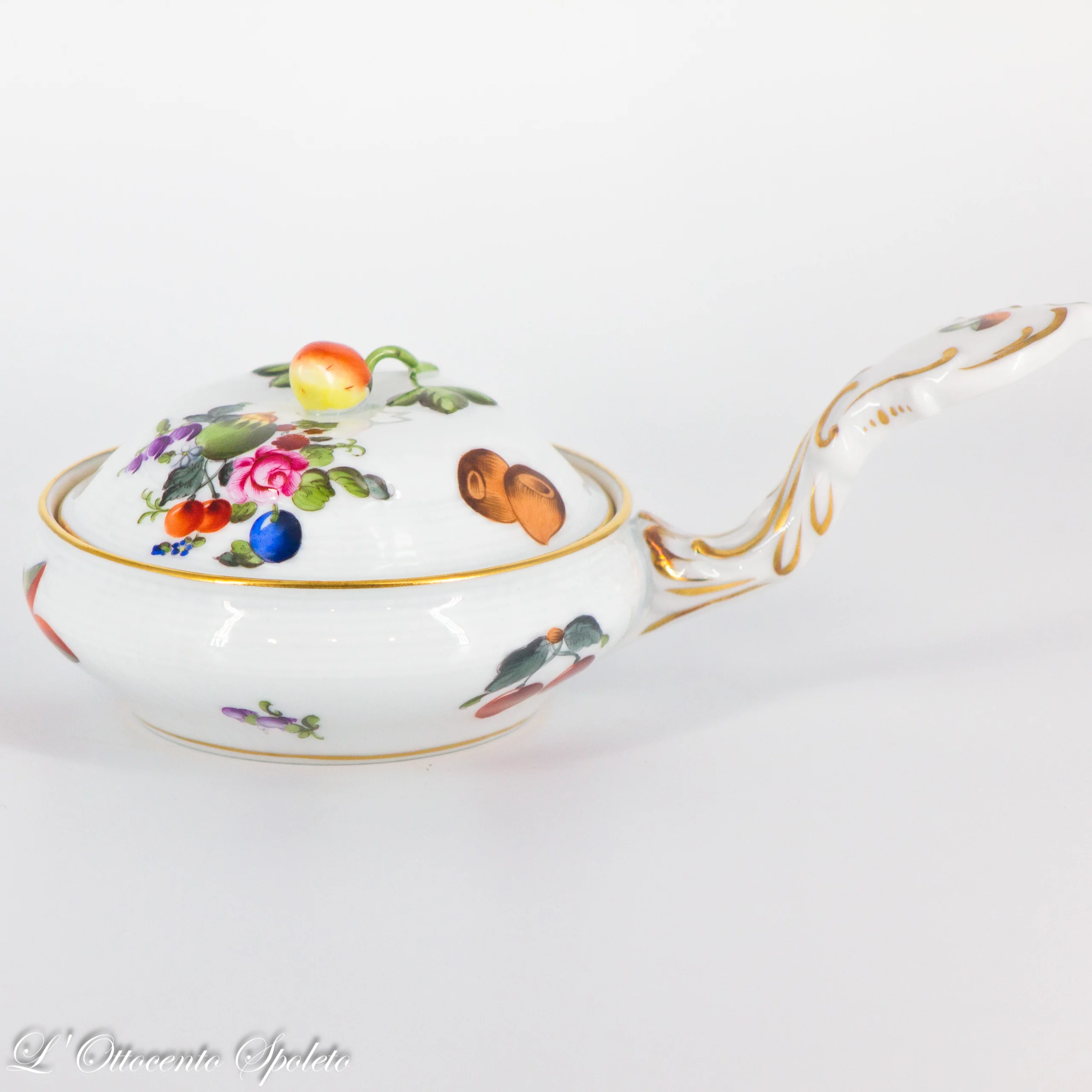 Tazza da consommé Herend Bouquet de Fruits con coperchio, manico sagomato e profilo in oro zecchino