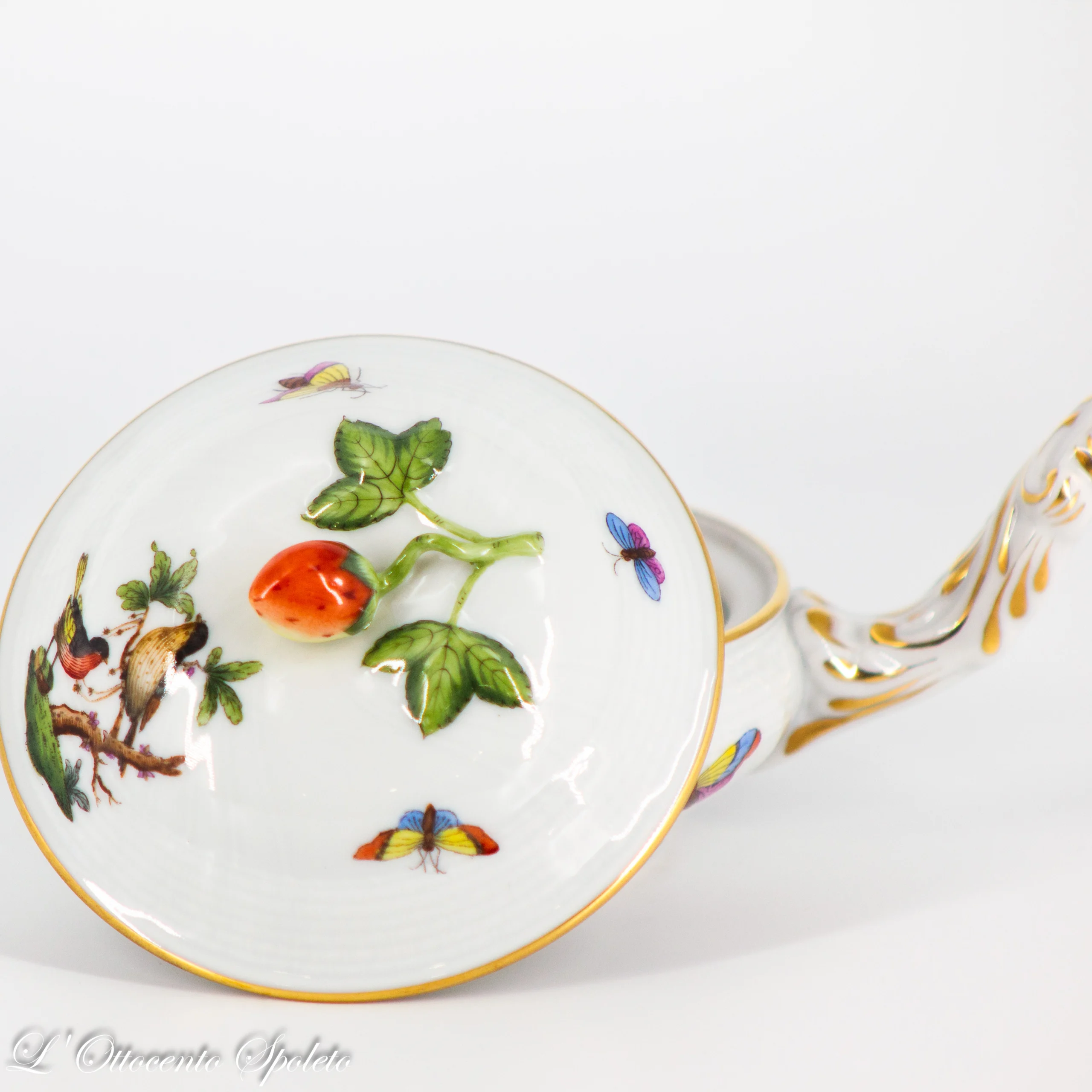 Tazza Herend Rothschild vista dall’alto con coperchio decorato e manico