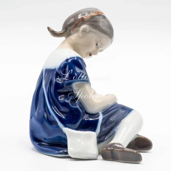 Vista laterale — Bambina con bambola Bing&Grondhal N.1526.